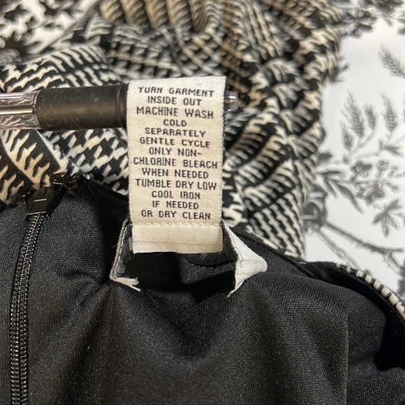 Carmen Marc Valvo Black & White Houndstooth Knit Midi Dress Sleeveless - Picture 12 of 13